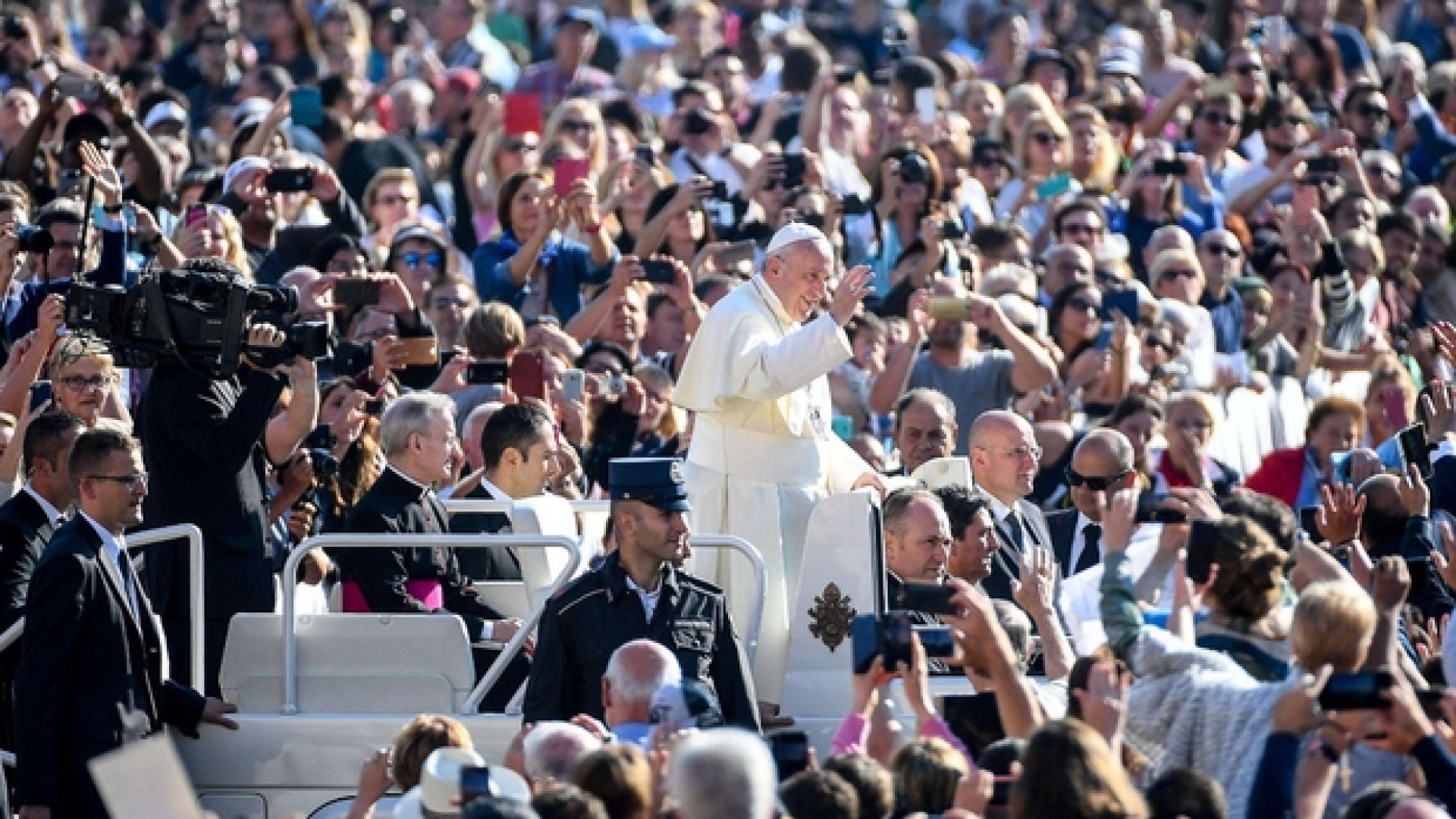 Immagine di Papa Francesco: i cristiani in Medio Oriente veri testimoni di speranza