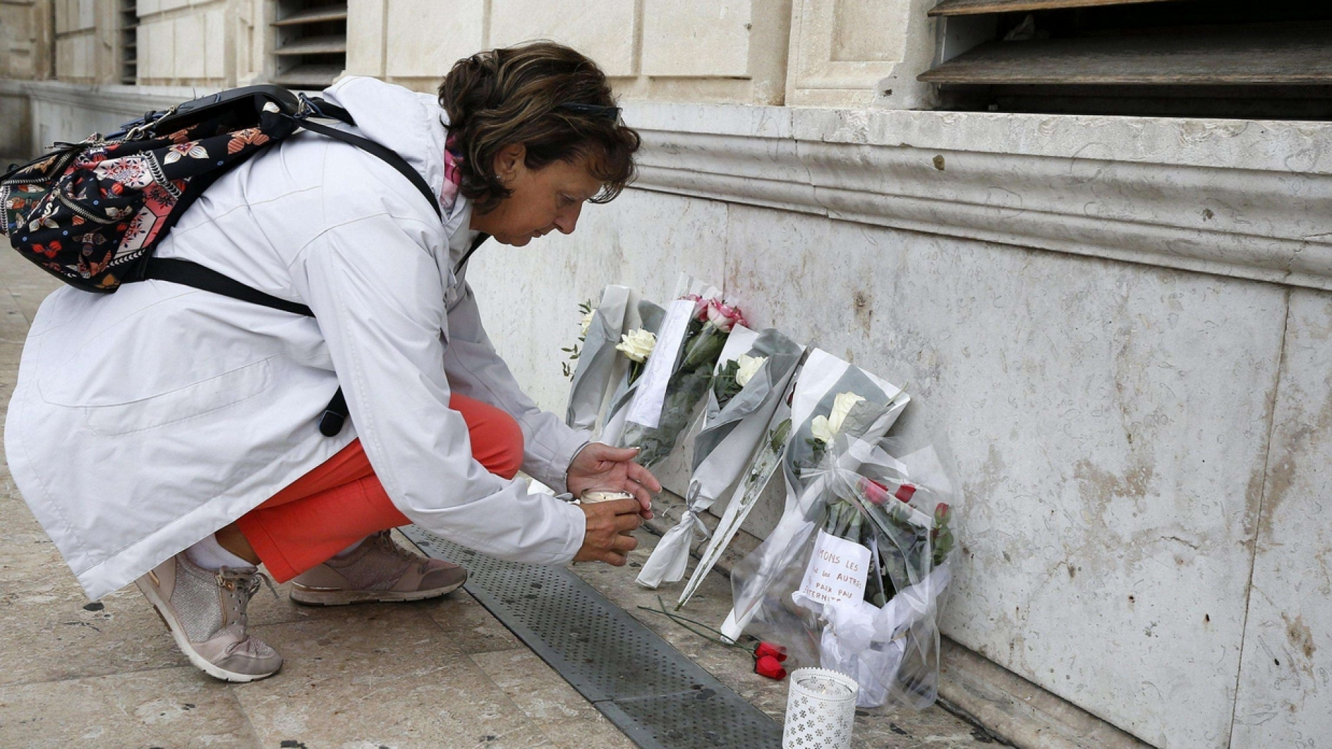 Immagine di Ai funerali delle cugine uccise un «messaggio di amore e pace»