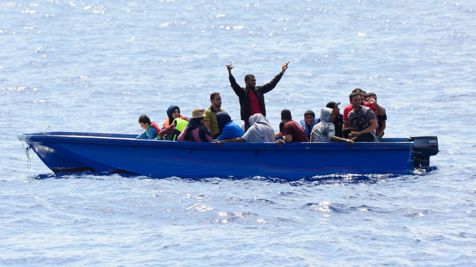 Immagine di Collisione tra nave militare e barca di migranti: si temono 30 morti.