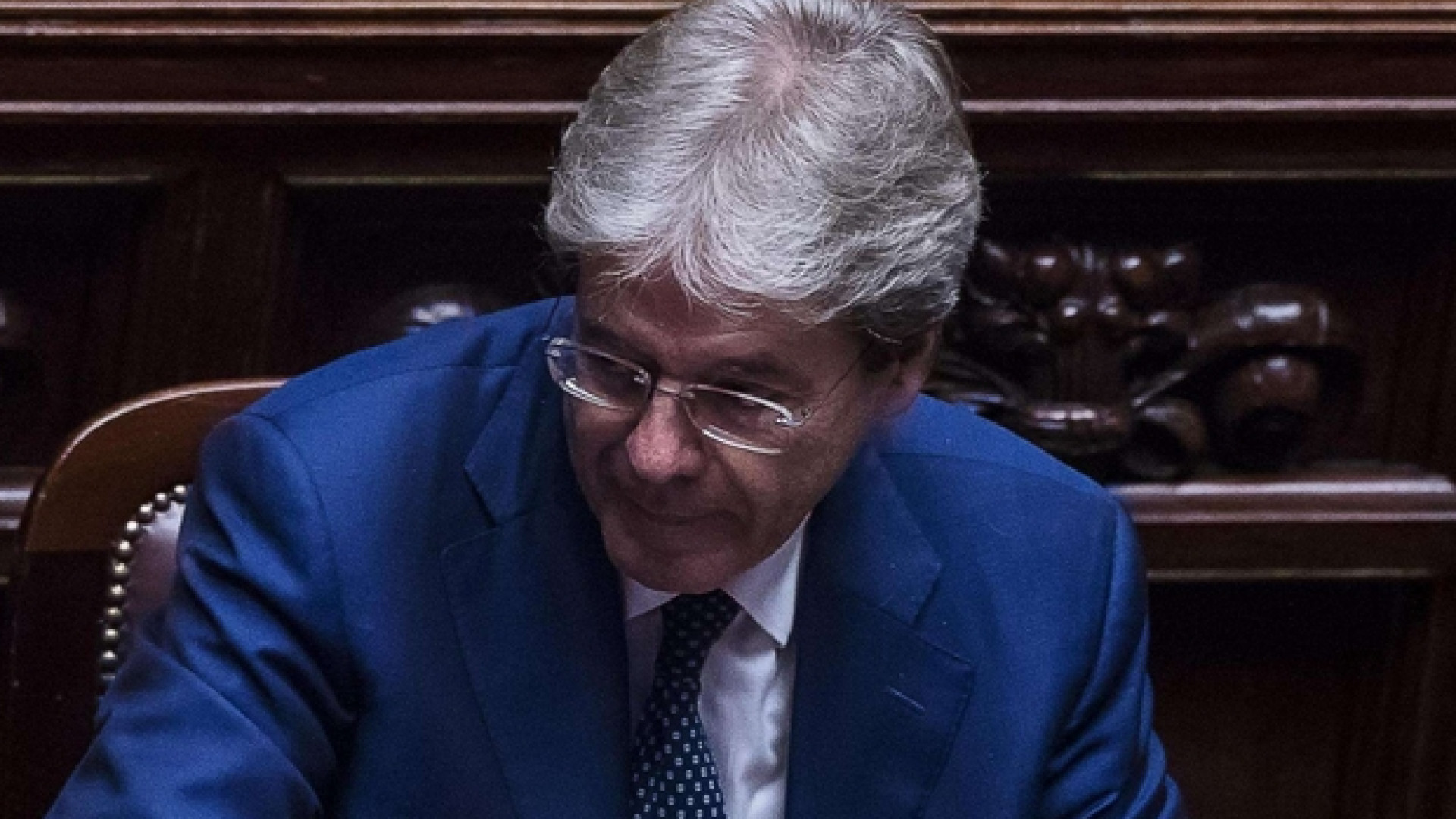 Immagine di Governo chiede la fiducia sul Rosatellum. Bagarre in aula