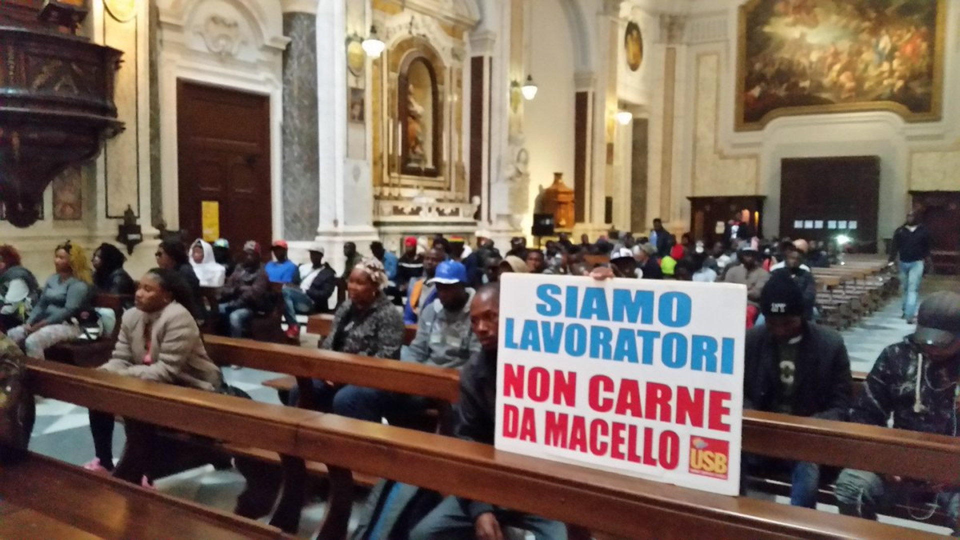 Immagine di Dopo le proteste dei migranti in Cattedrale, ripristinata acqua a «gran ghetto»