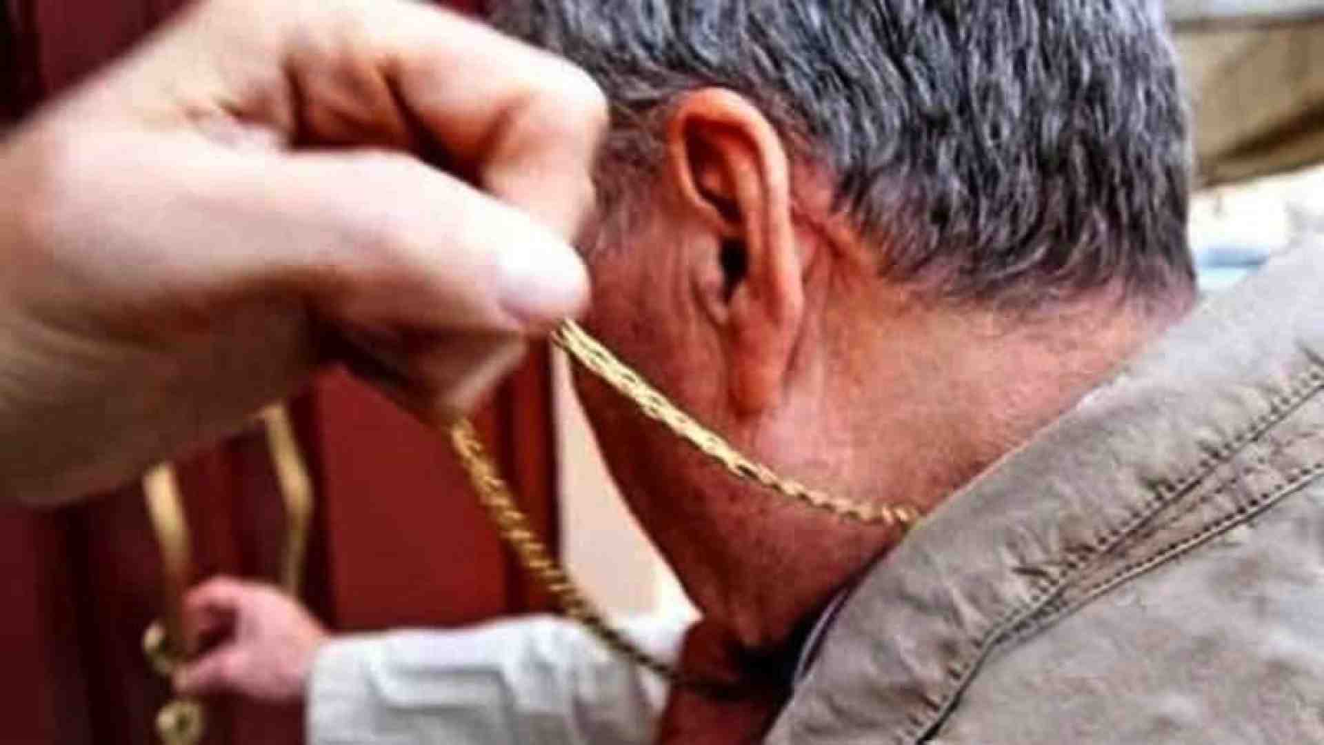 Immagine di Due nigeriani sventano furto con abbraccio