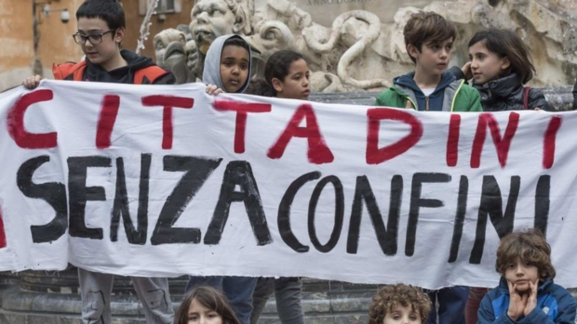 Immagine di Oggi è Cittadinanzaday, in piazza insegnanti, alunni e associazioni