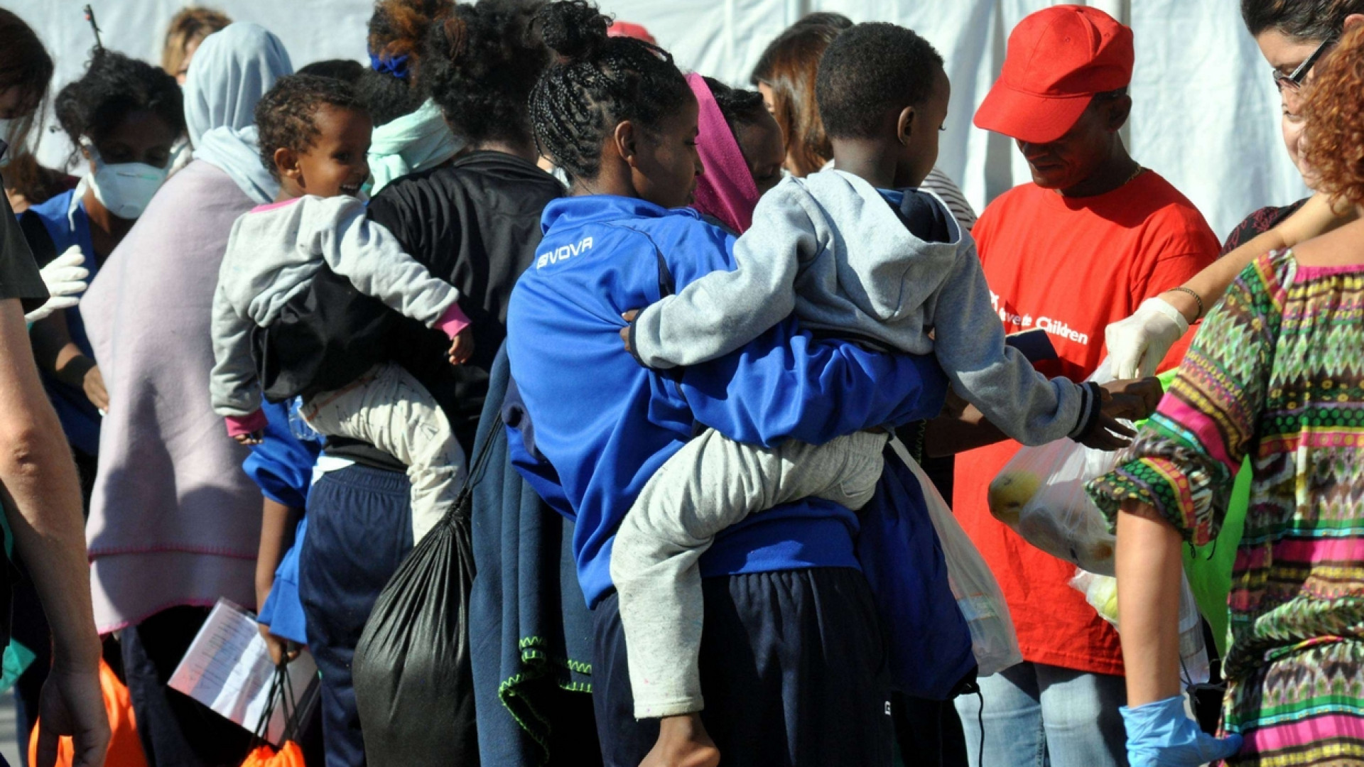 Immagine di A Palermo la nave dei bambini: 241 minori, 120 sono soli