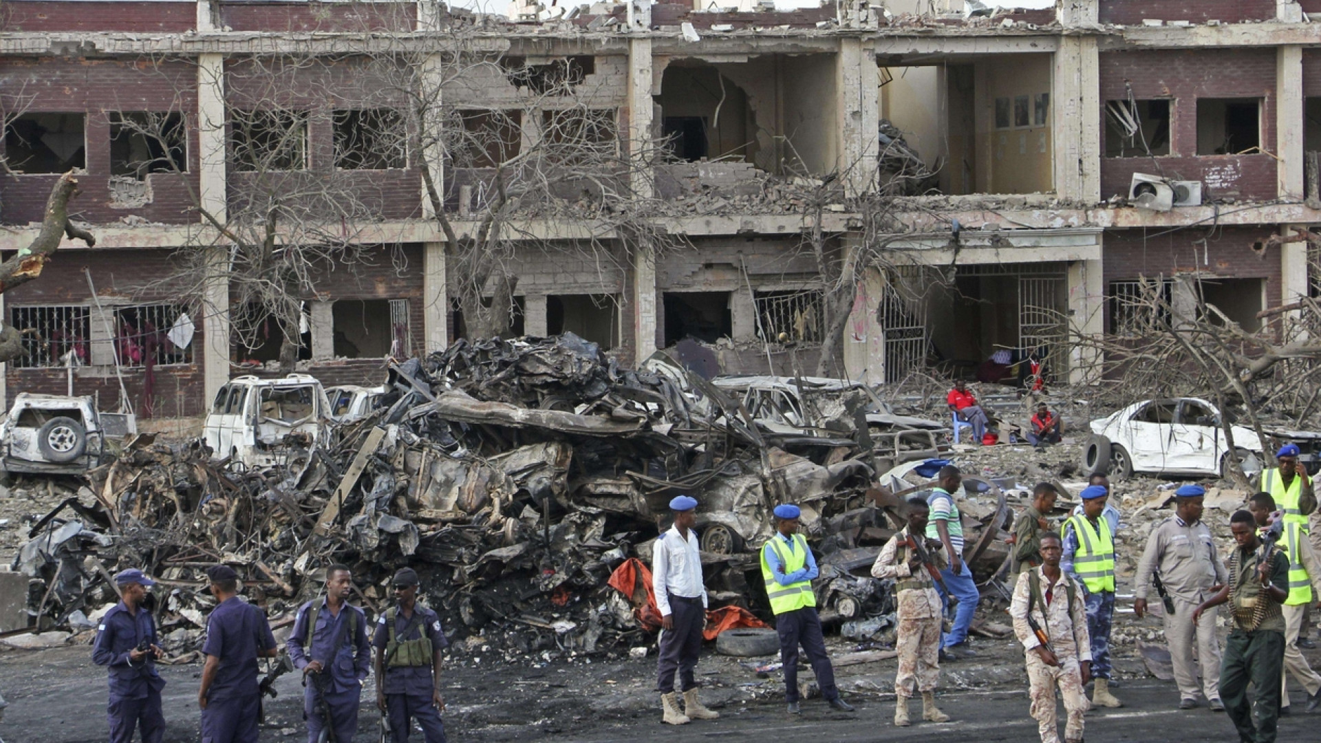 Immagine di Attentati a Mogadiscio: 300 morti, centinaia di feriti