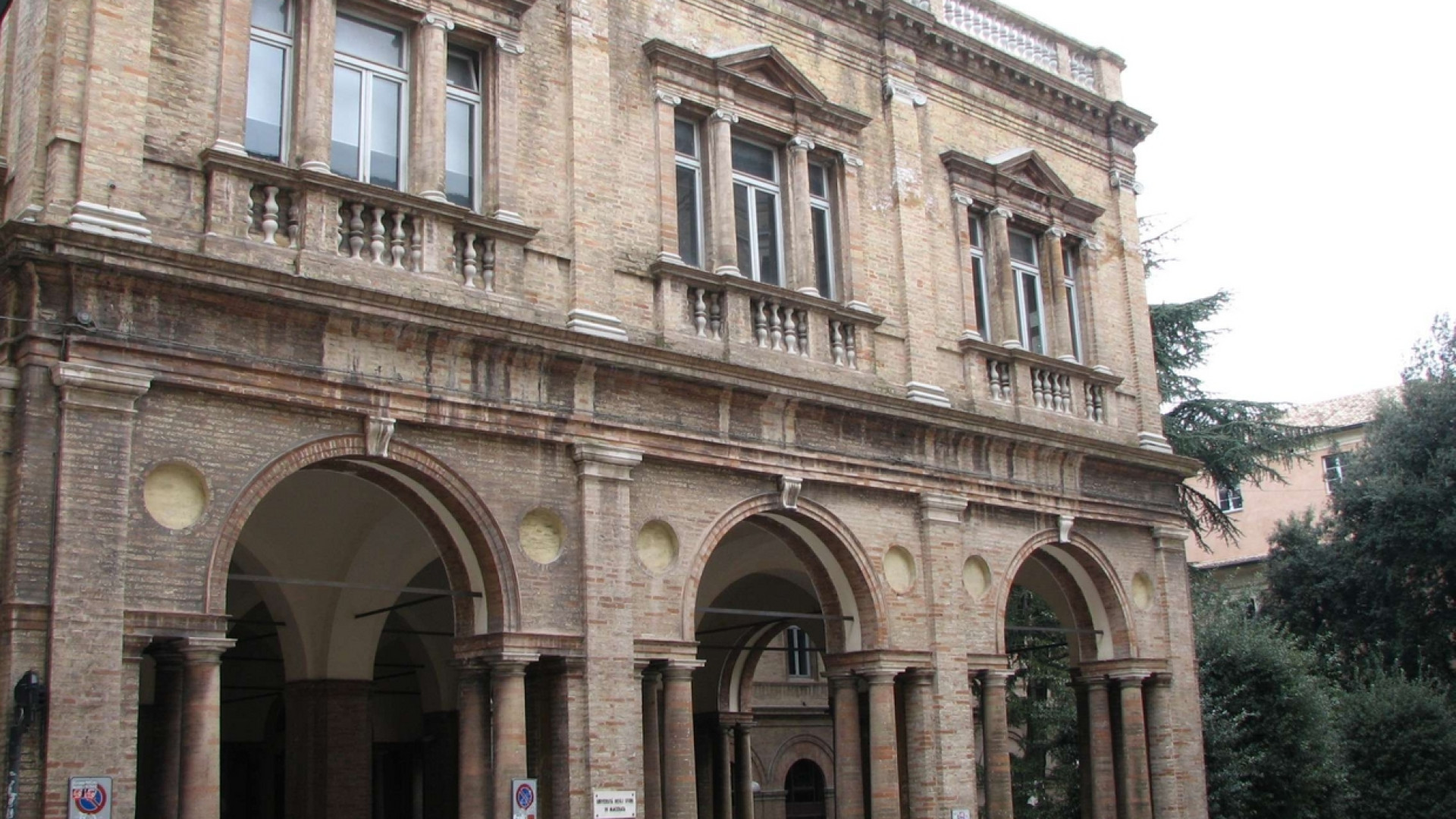 Immagine di Proteste per l'Ave Maria all'Università. E il vescovo si scusa (a modo suo)