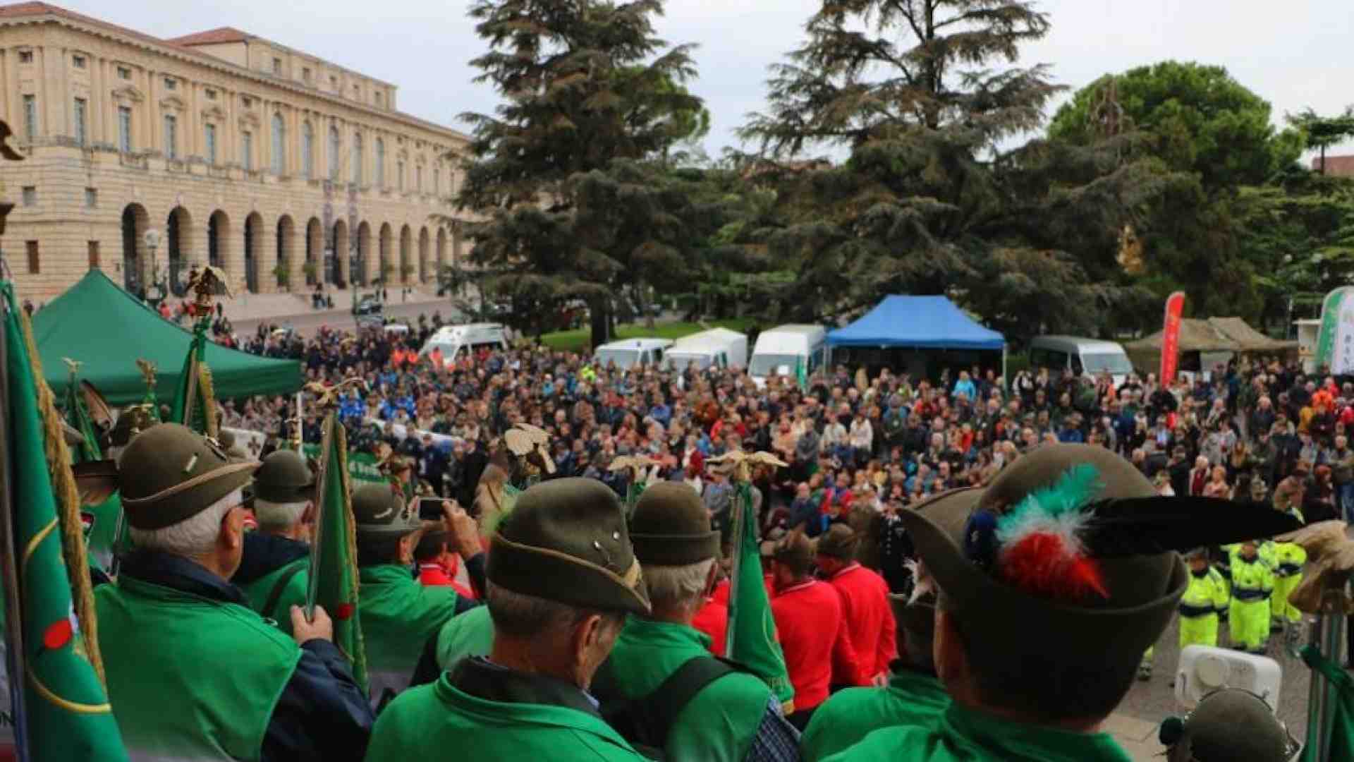 Immagine di Penne nere in Bra per il 145° delle truppe alpine