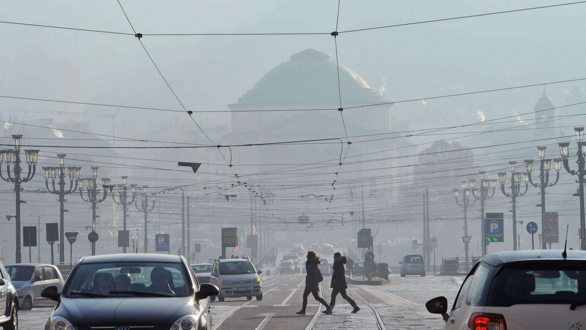 Immagine di Torino chiude per smog e ferma i diesel Euro 5. Nelle città incubo Pm 10