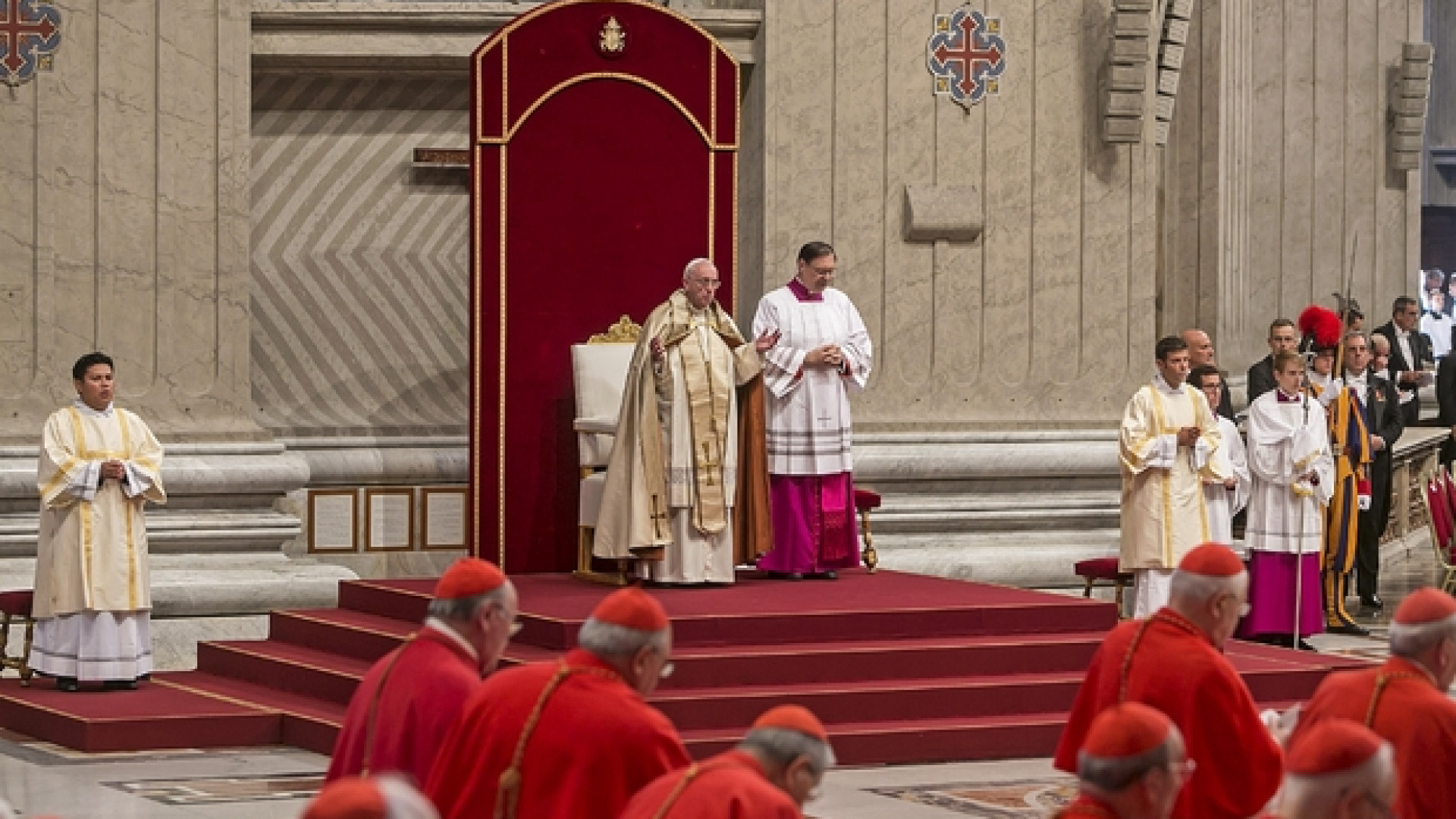 Immagine di Traduzione dei testi liturgici, il Papa corregge Sarah