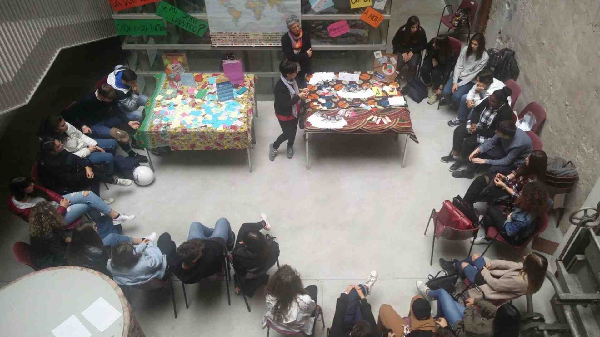 Immagine di #HumanFirst, studenti alle prese con l'economia del buon vivere