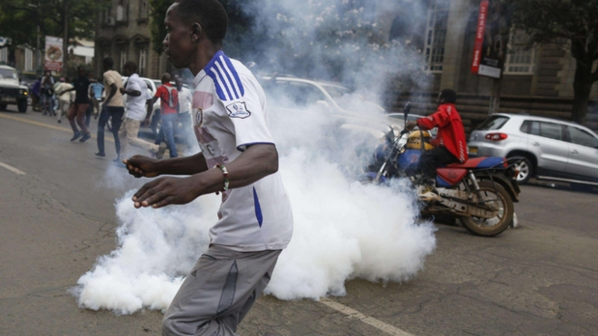 Immagine di Tensione alle stelle in Kenya: nessun rinvio del voto. Ucciso sacerdote
