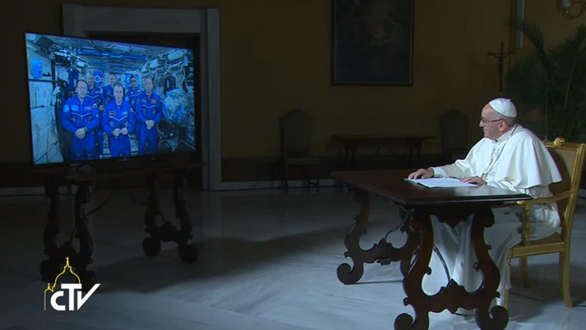 Immagine di Agli astronauti: «Voi siete un piccolo Palazzo di Vetro» / Il video