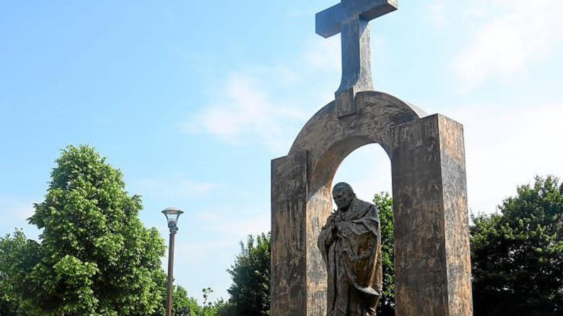 Immagine di Senza quella croce Giovanni Paolo II non si può capire