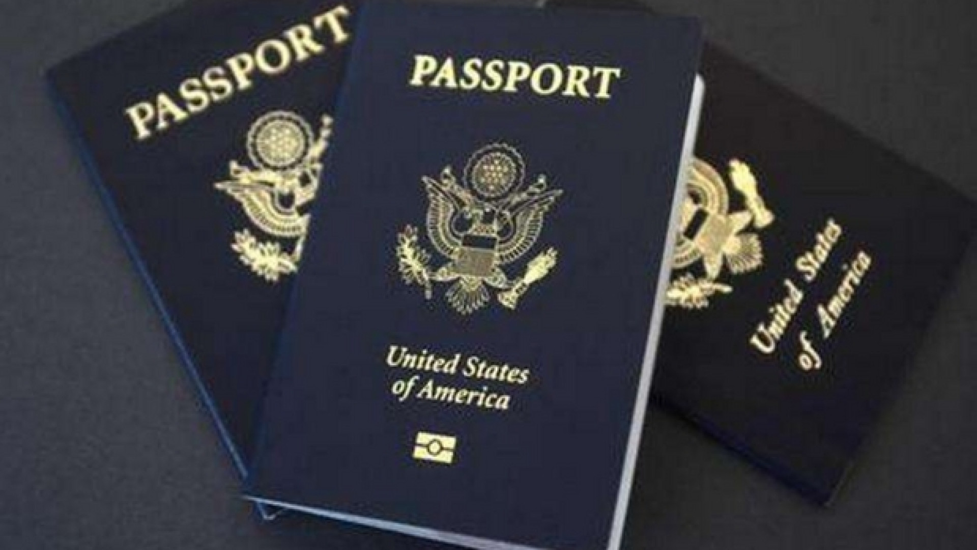Immagine di Passaporto con il «bollino» a chi è stato schedato per pedofilia