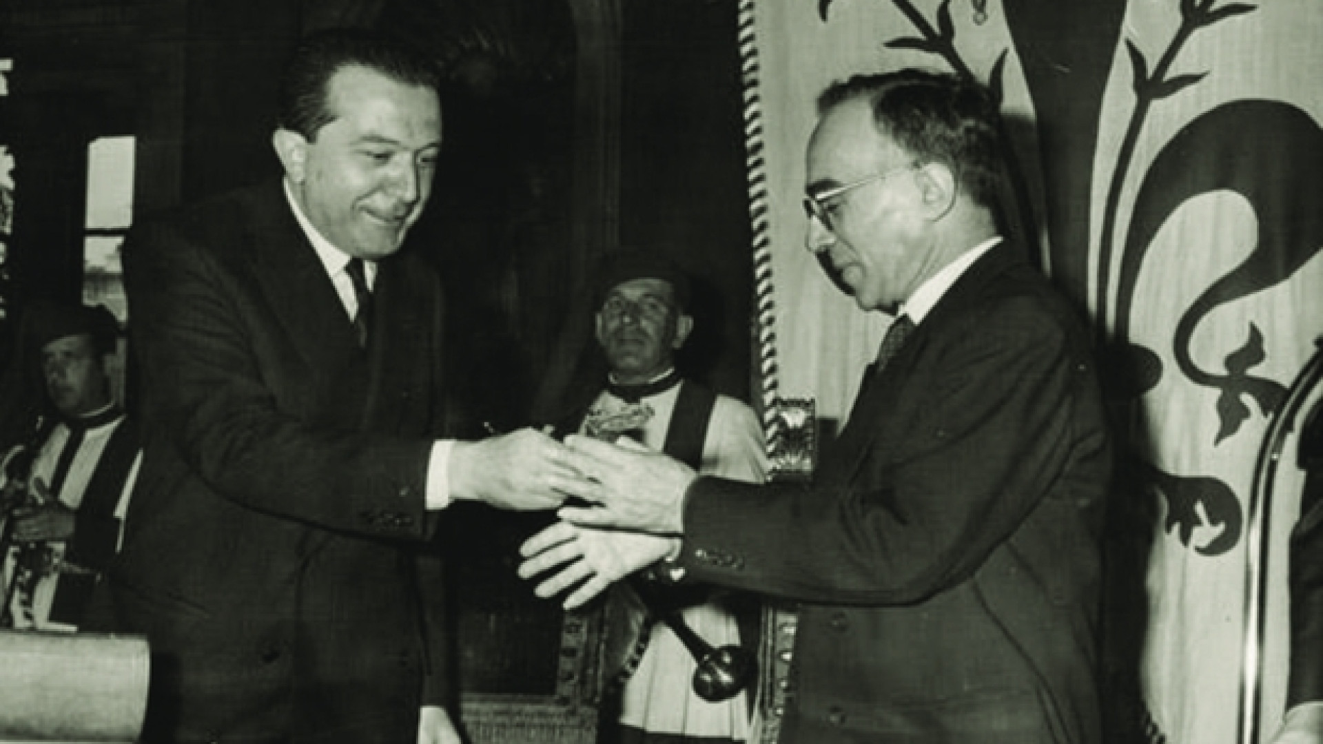 Immagine di La Pira ad Andreotti: «Contro la guerra l'arma della preghiera»
