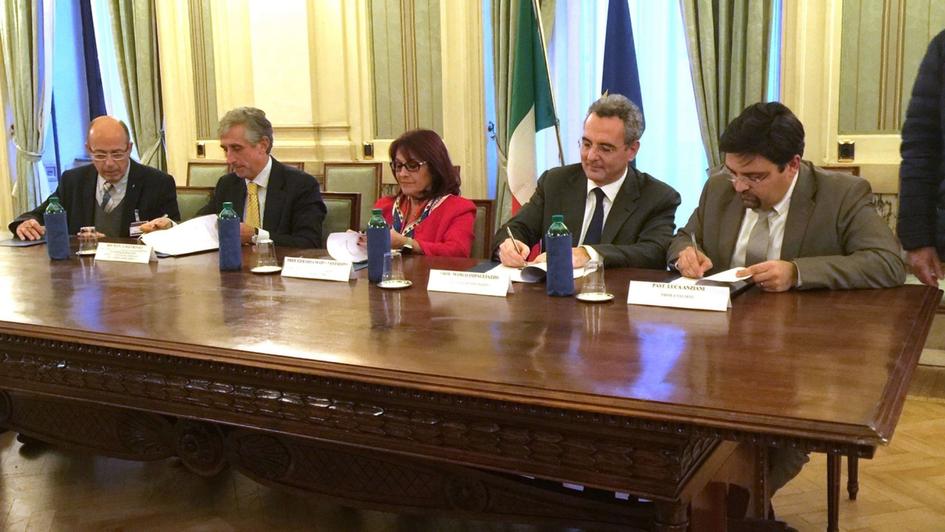 Immagine di Firmato al Viminale l'accordo per altri mille profughi siriani