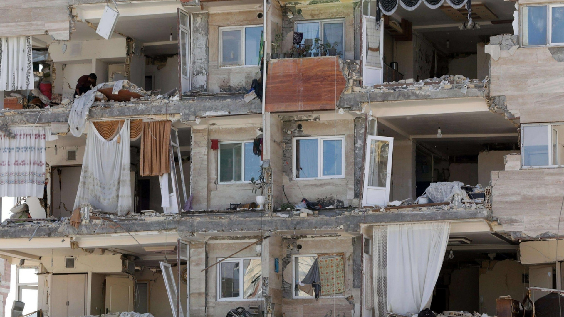 Immagine di Il terremoto fa strage in Iran: più di 400 vittime