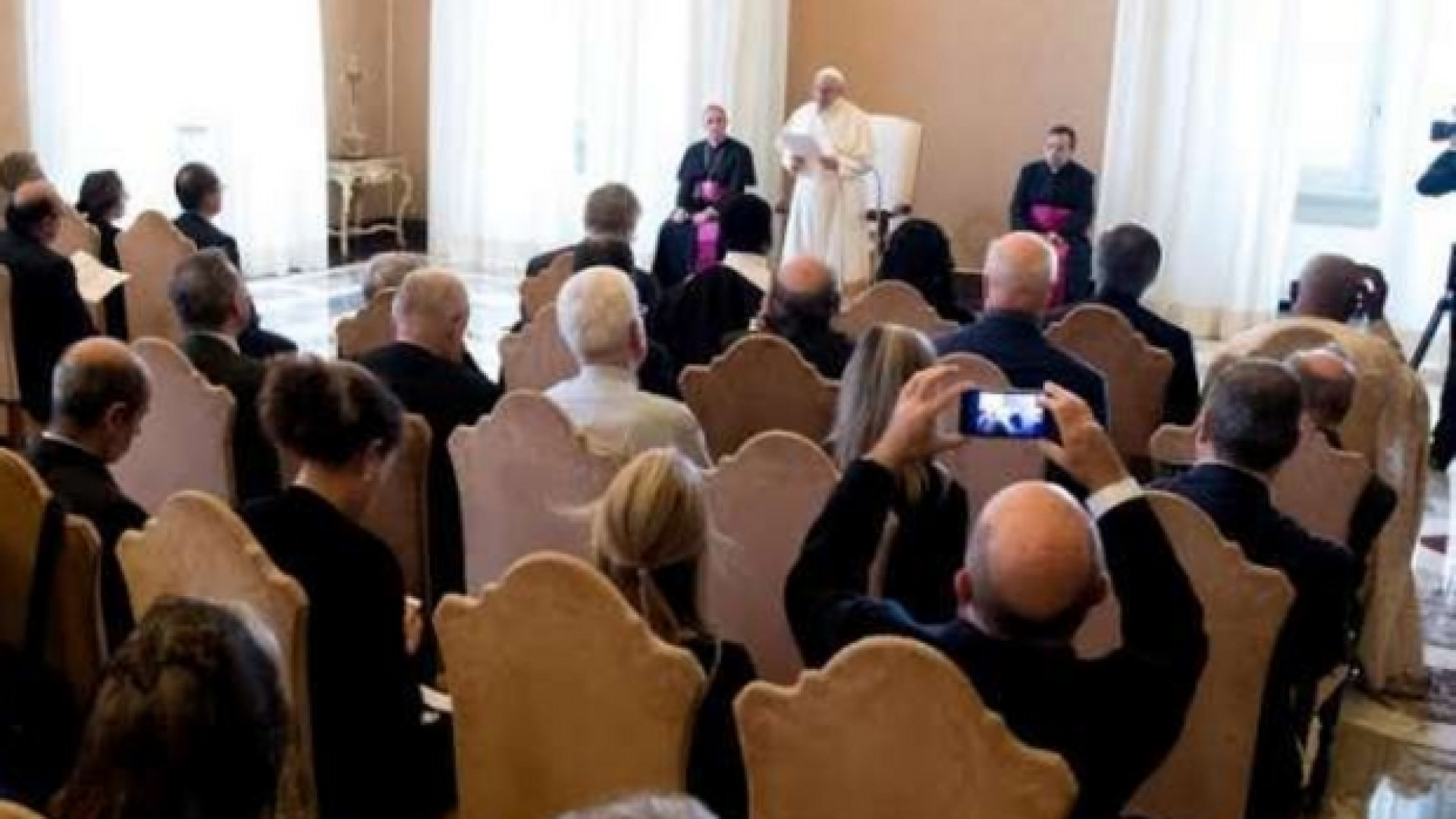 Immagine di Papa Francesco: la mafia è contraria al Vangelo, è da osteggiare e combattere