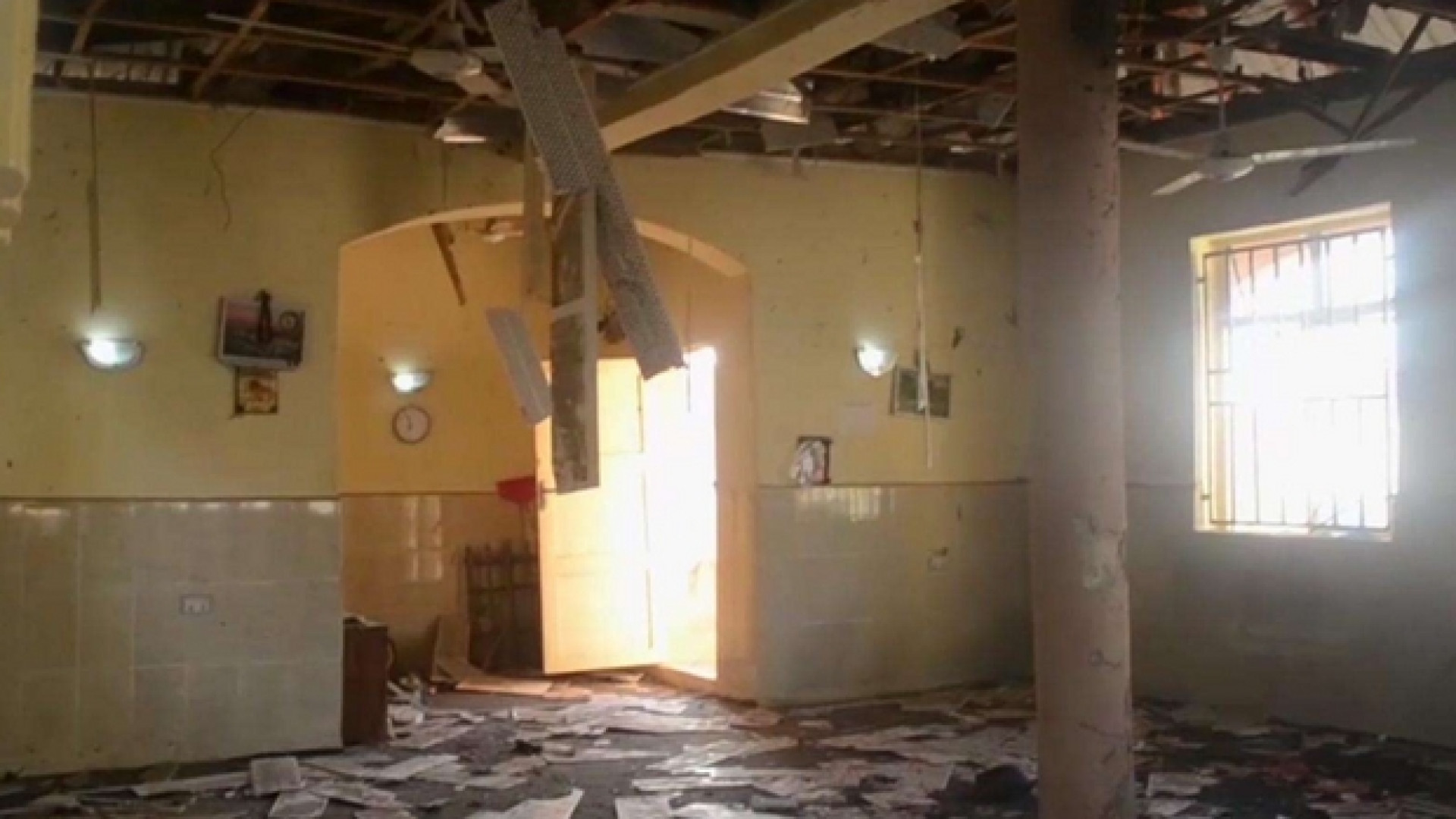 Immagine di Ragazzino-kamikaze in moschea: almeno 50 i morti