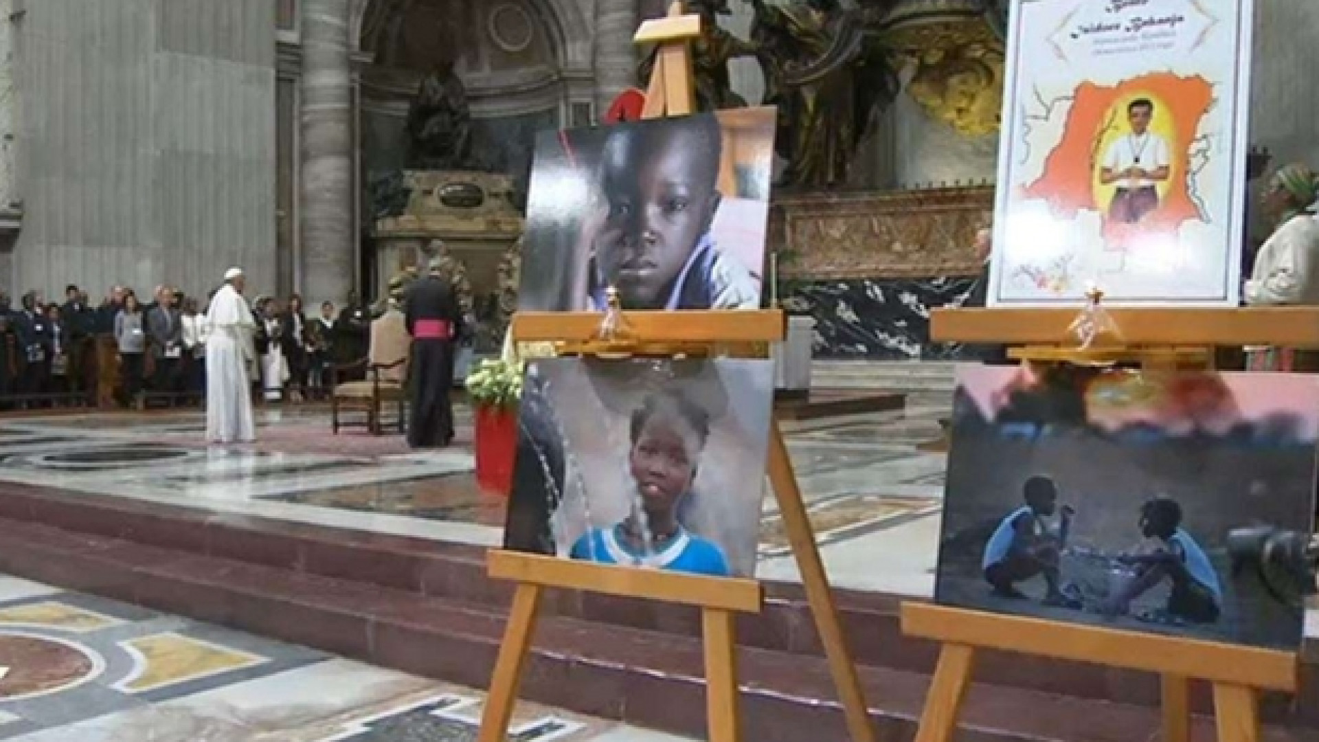 Immagine di Papa Francesco prega per la pace in Sud Sudan e in Congo