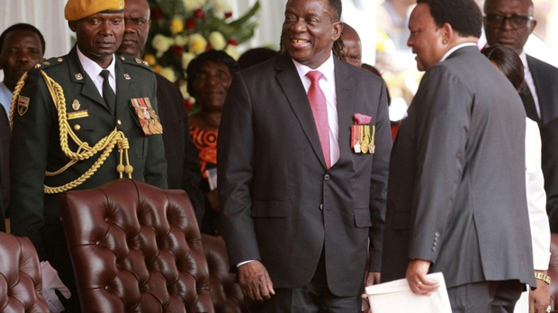 Immagine di Mangagwa ha giurato come presidente, ma «tutelerà» Mugabe