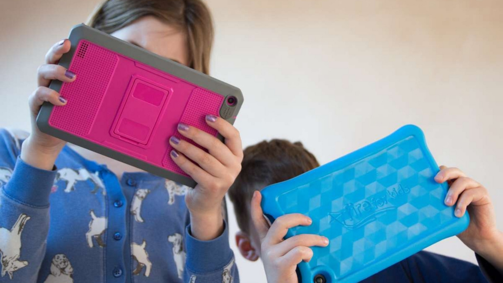 Immagine di Già a tre anni i bambini pazzi per YouTube. Ecco i rischi