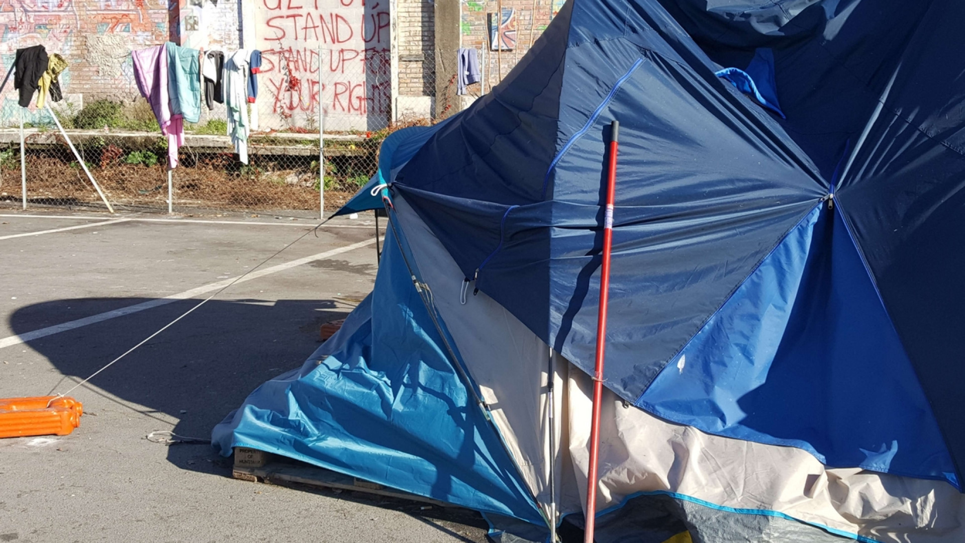 Immagine di "Baobab Camp", il limbo dei 120 profughi abbandonati dalle istituzioni