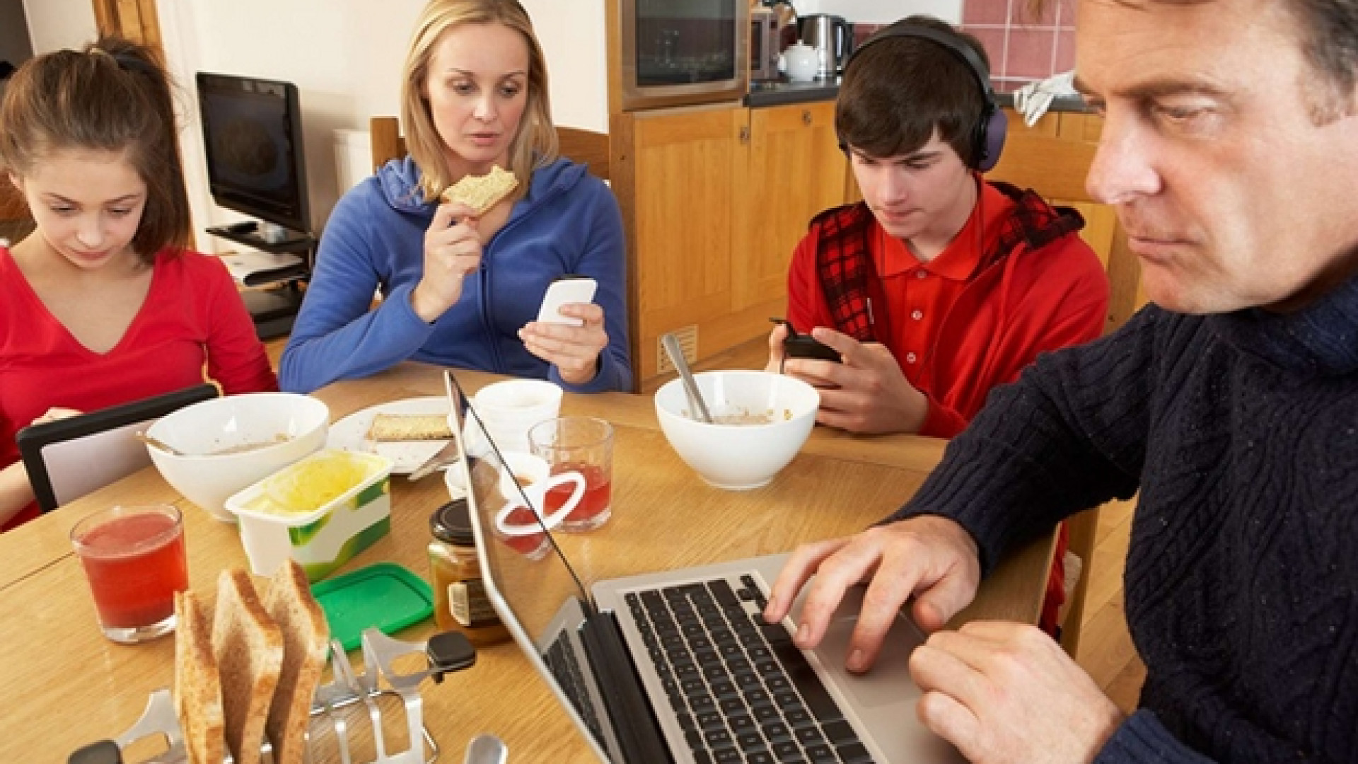 Immagine di Lassisti o attivi? Genitori e figli nell’era dei social