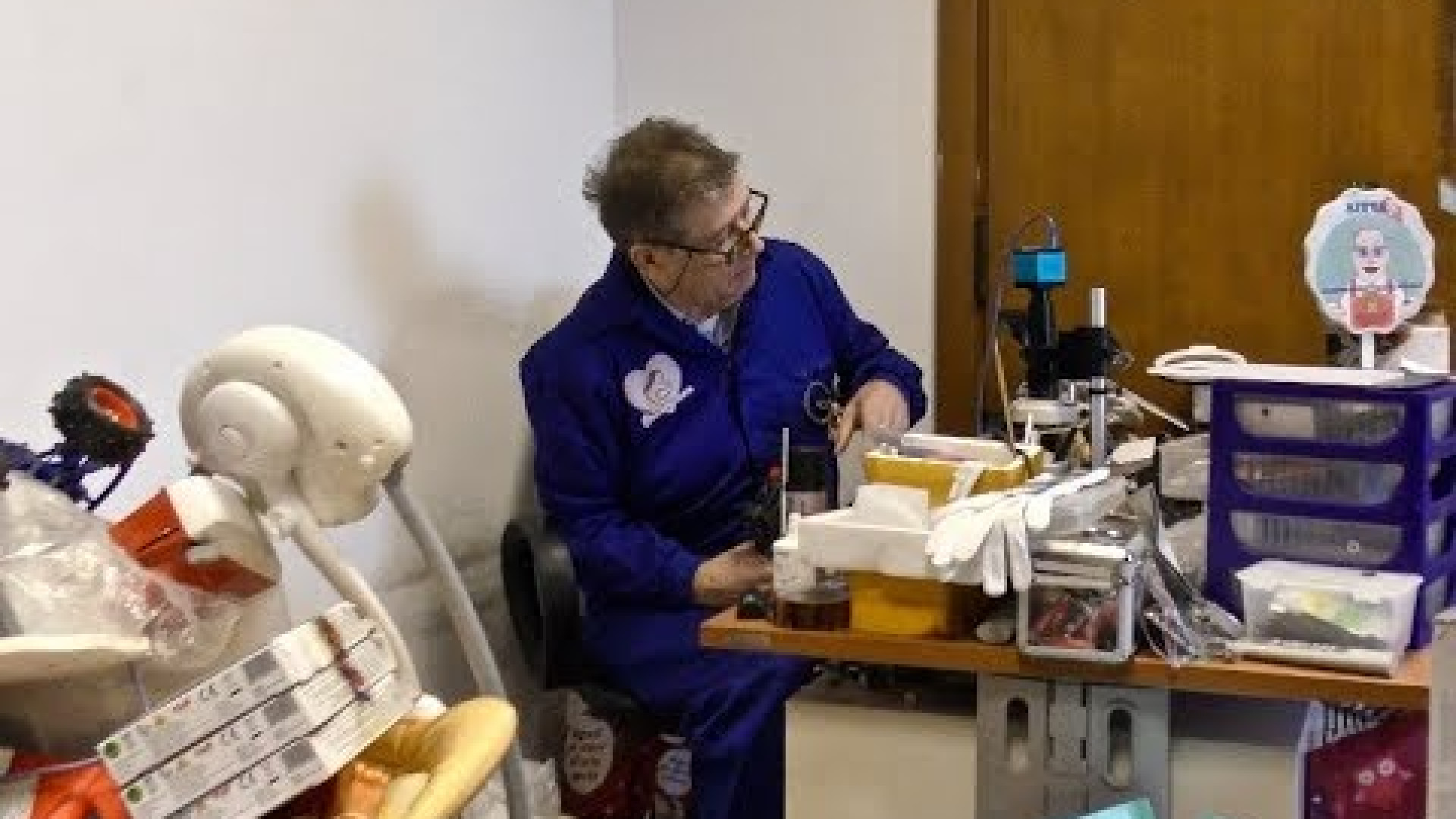 Immagine di L'uomo che aggiusta i giocattoli per aiutare mamme e bimbi in difficoltà