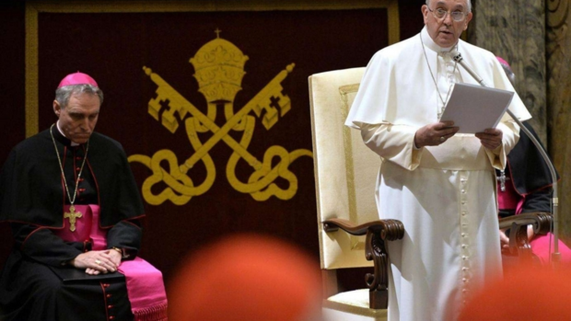 Immagine di Il Papa: anche nella Curia traditori e approfittatori