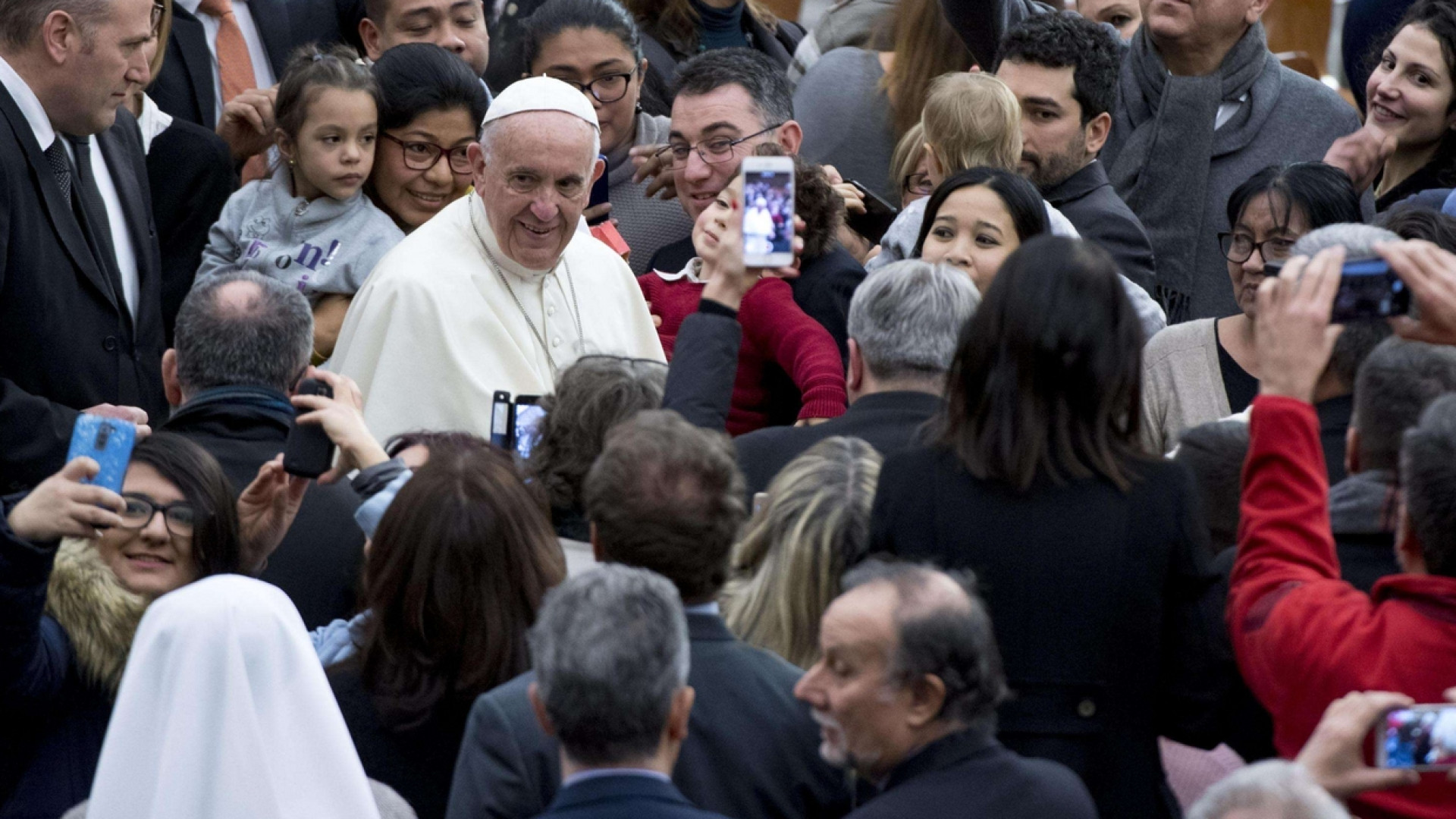 Immagine di Il Papa: «Non voglio lavoro nero o precario in Vaticano»