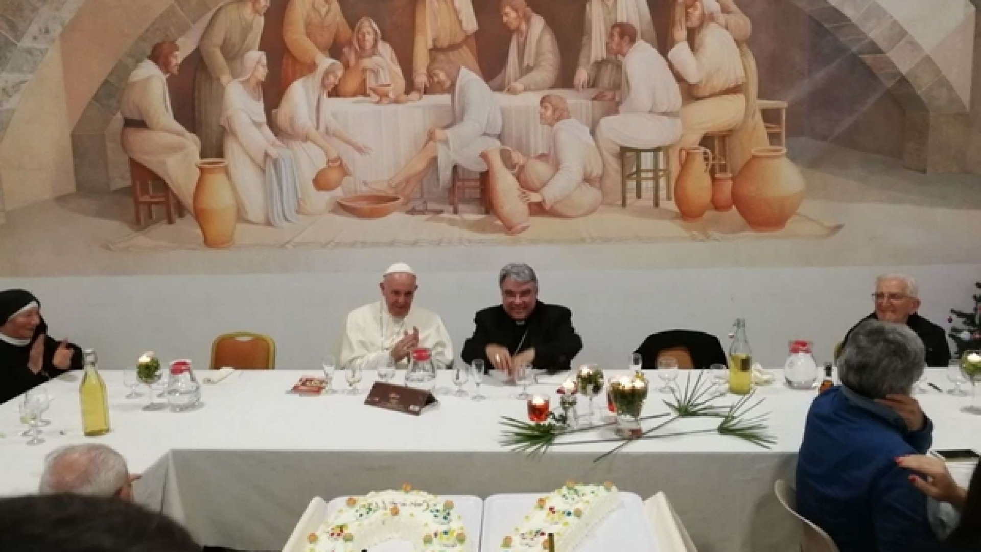 Immagine di Papa Francesco ad Albano per festeggiare i 70 anni di monsignor Semeraro