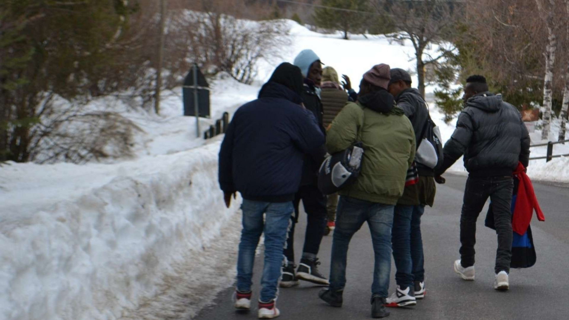 Immagine di Oltre il muro di neve, in fuga dalla Gendarmerie