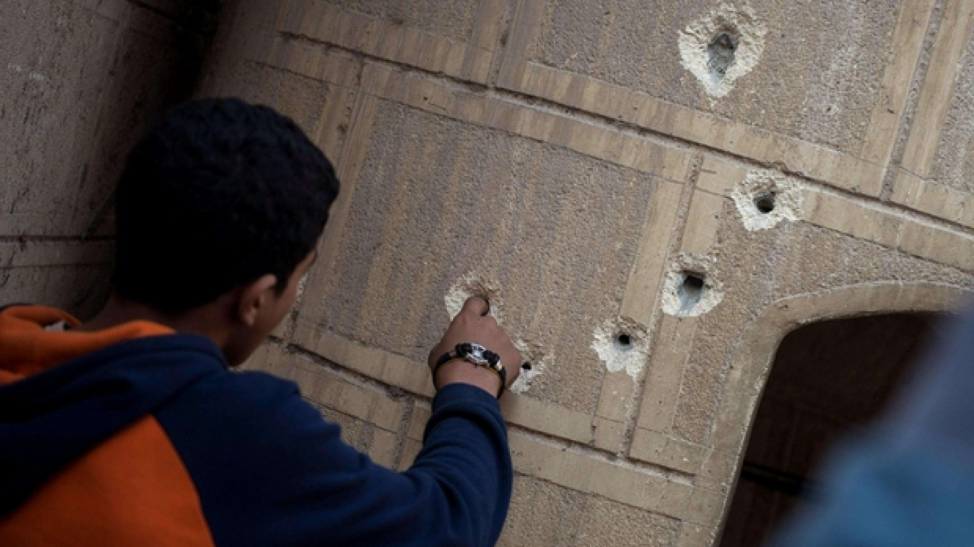 Immagine di Cristiani copti nel mirino: attentato a una chiesa e un negozio