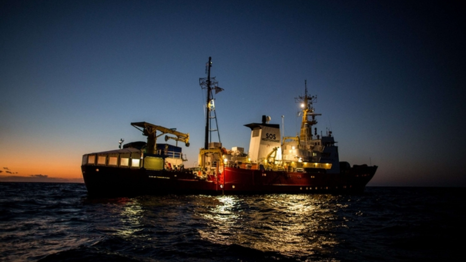 Immagine di In mare con le ultime Ong rimaste «I viaggi? Continuano come prima»