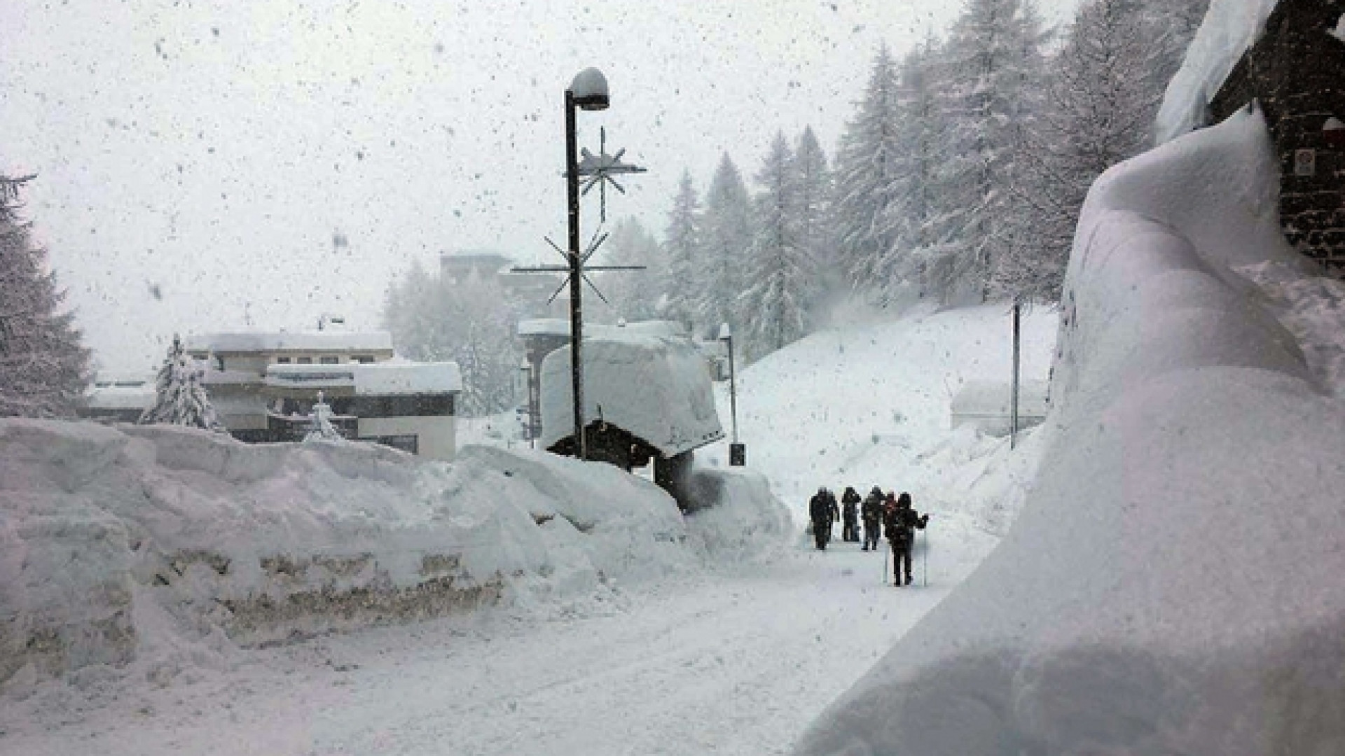 Immagine di La lunga notte di Cervinia: in 10mila bloccati