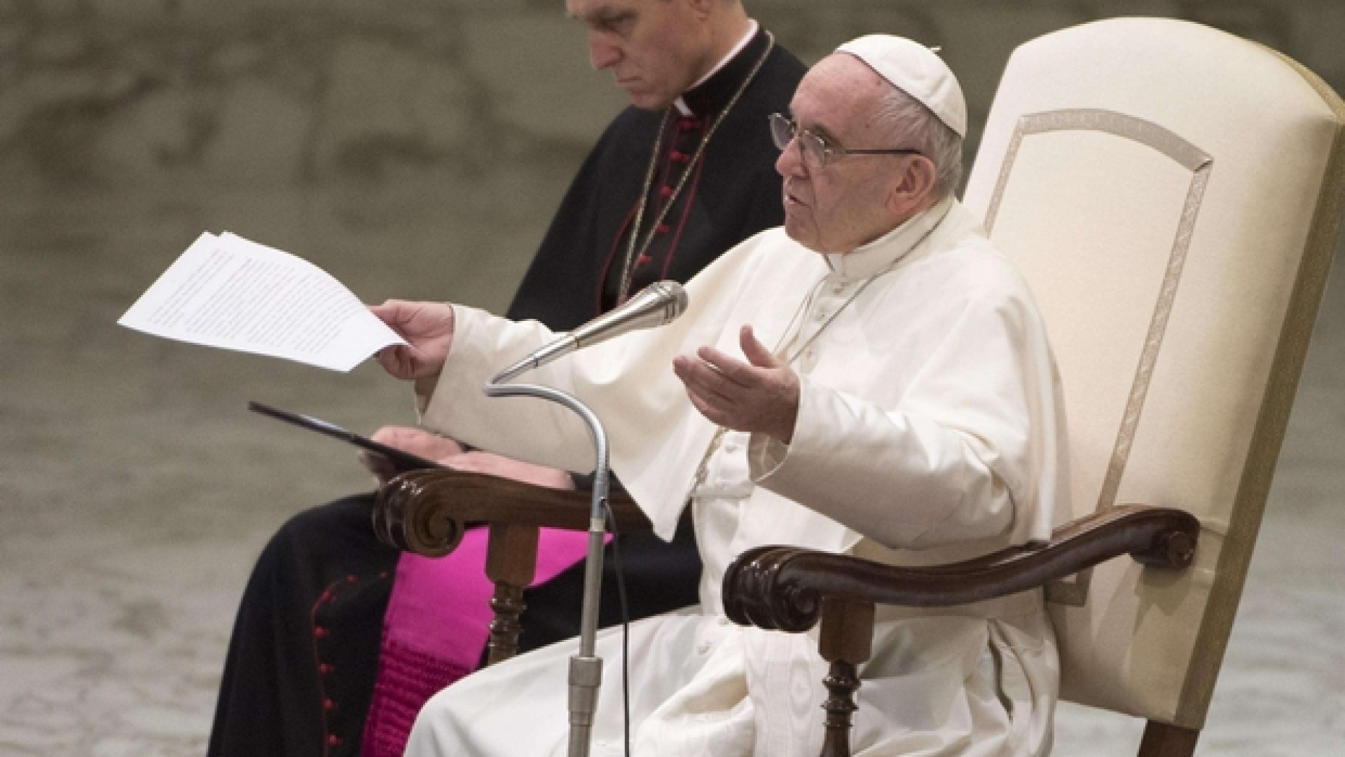 Immagine di Papa Francesco: la Messa sia per noi tutti una scuola di preghiera