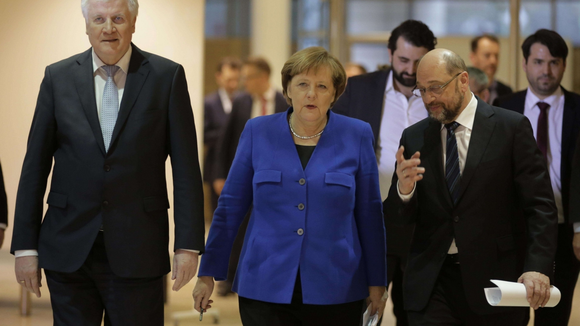 Immagine di C'è il governo: accordo Merkel-Schulz su tasse, famiglie e migranti