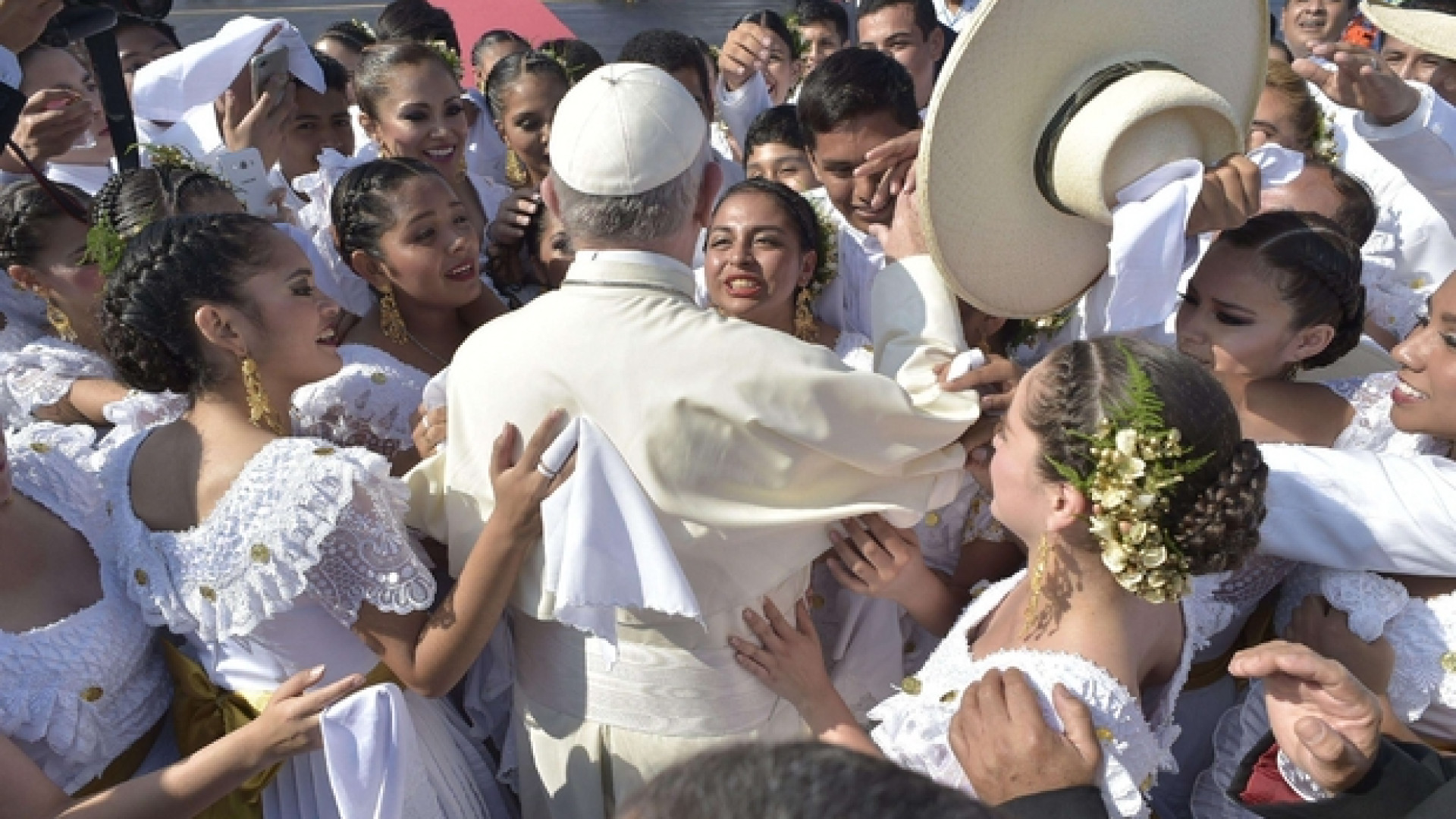 Immagine di Papa: basta femminicidi. Troppi abusi nel silenzio