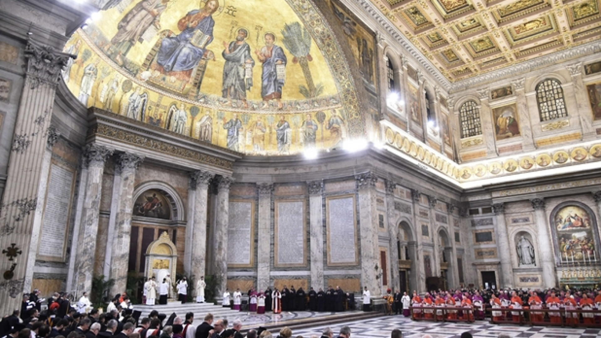 Immagine di Papa Francesco: cristiani uniti da martirio e persecuzioni