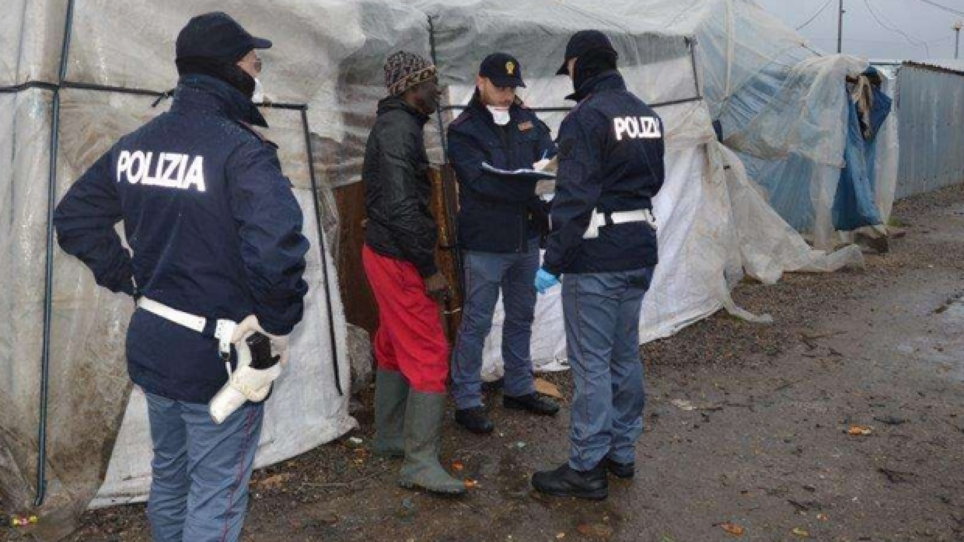 Immagine di Rosarno scoppia, l'inferno nella maxi favela