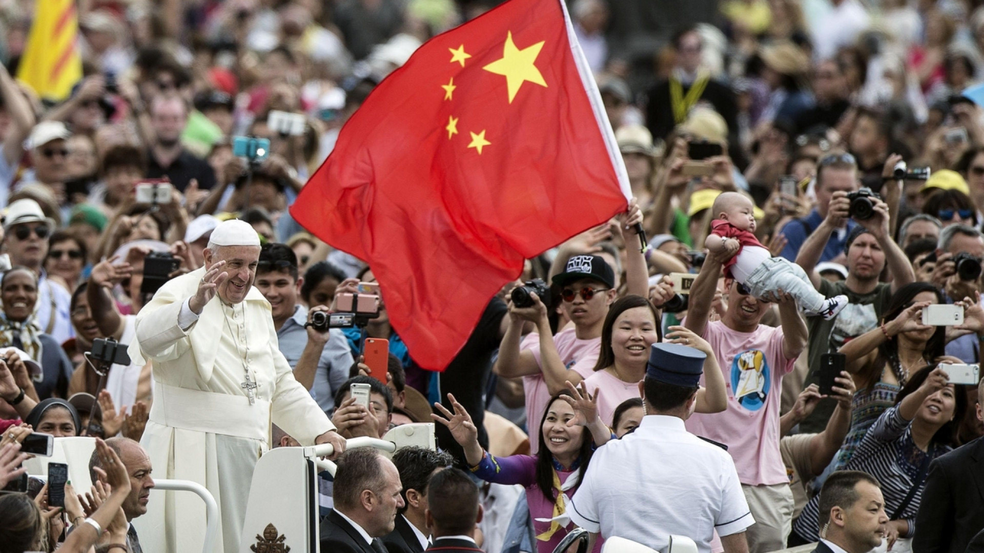 Immagine di Cina, non c'è distanza tra il Papa e i suoi collaboratori