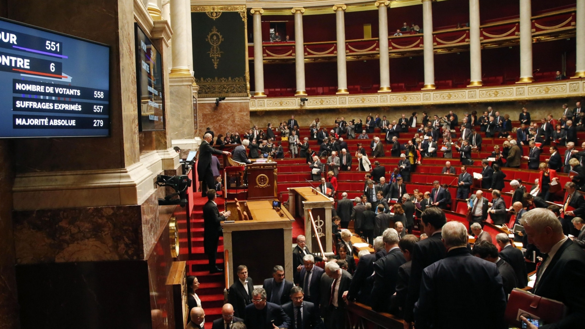 Immagine di Simboli religiosi «cacciati» dal Parlamento