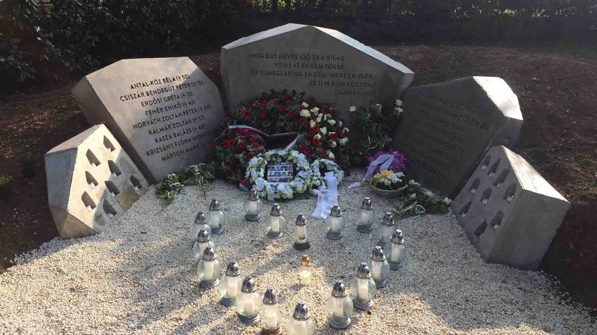 Immagine di Un memoriale per ricordare i 17 ungheresi morti sull'A4