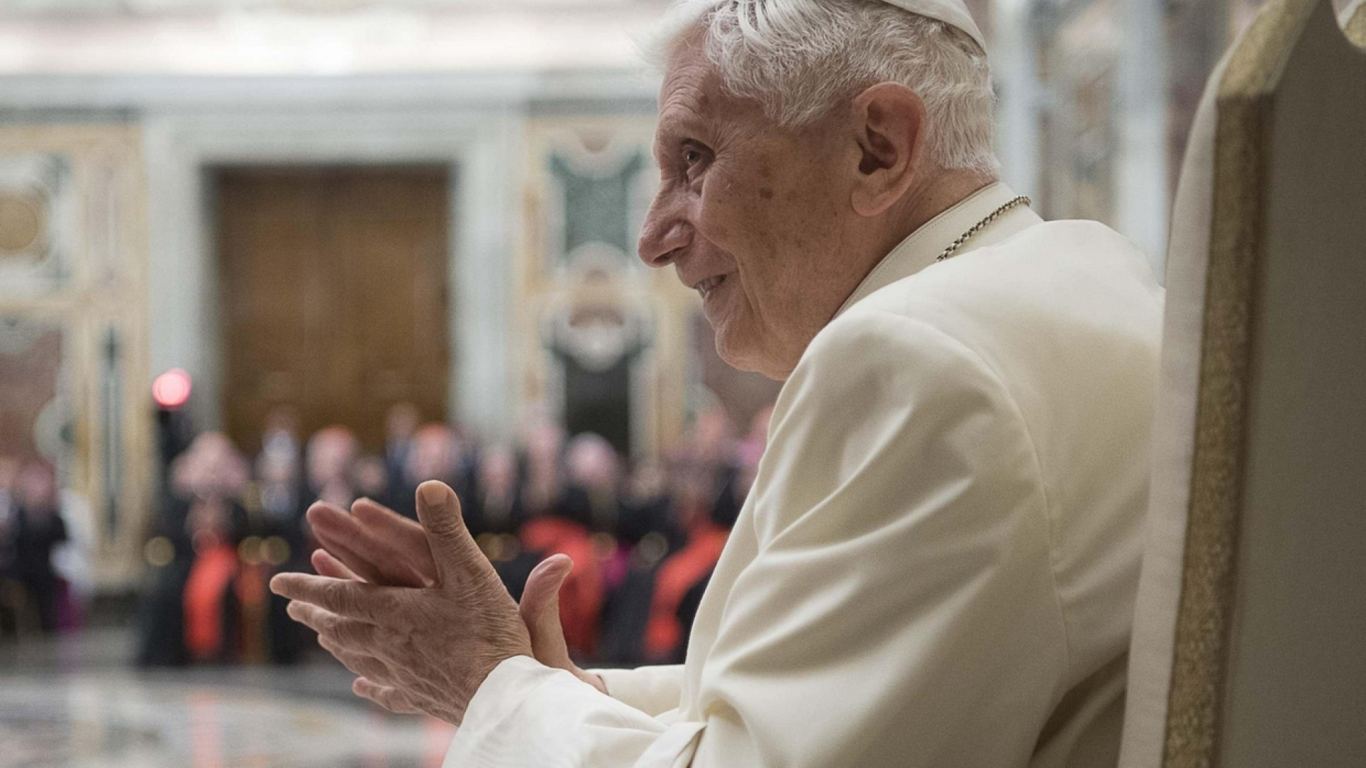 Immagine di Benedetto XVI: «Sono in pellegrinaggio verso Casa»