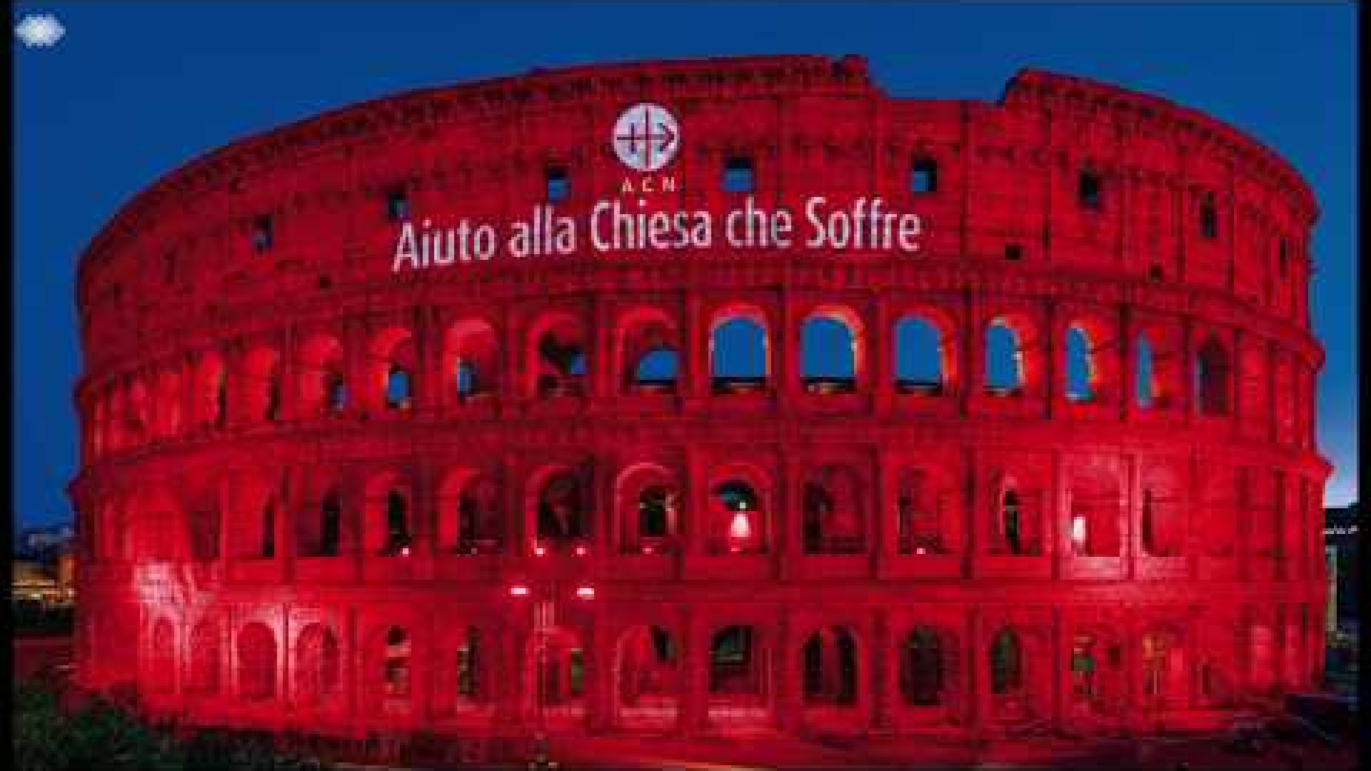 Immagine di Colosseo «tinto» di rosso: Acs punta i fari sui cristiani perseguitati