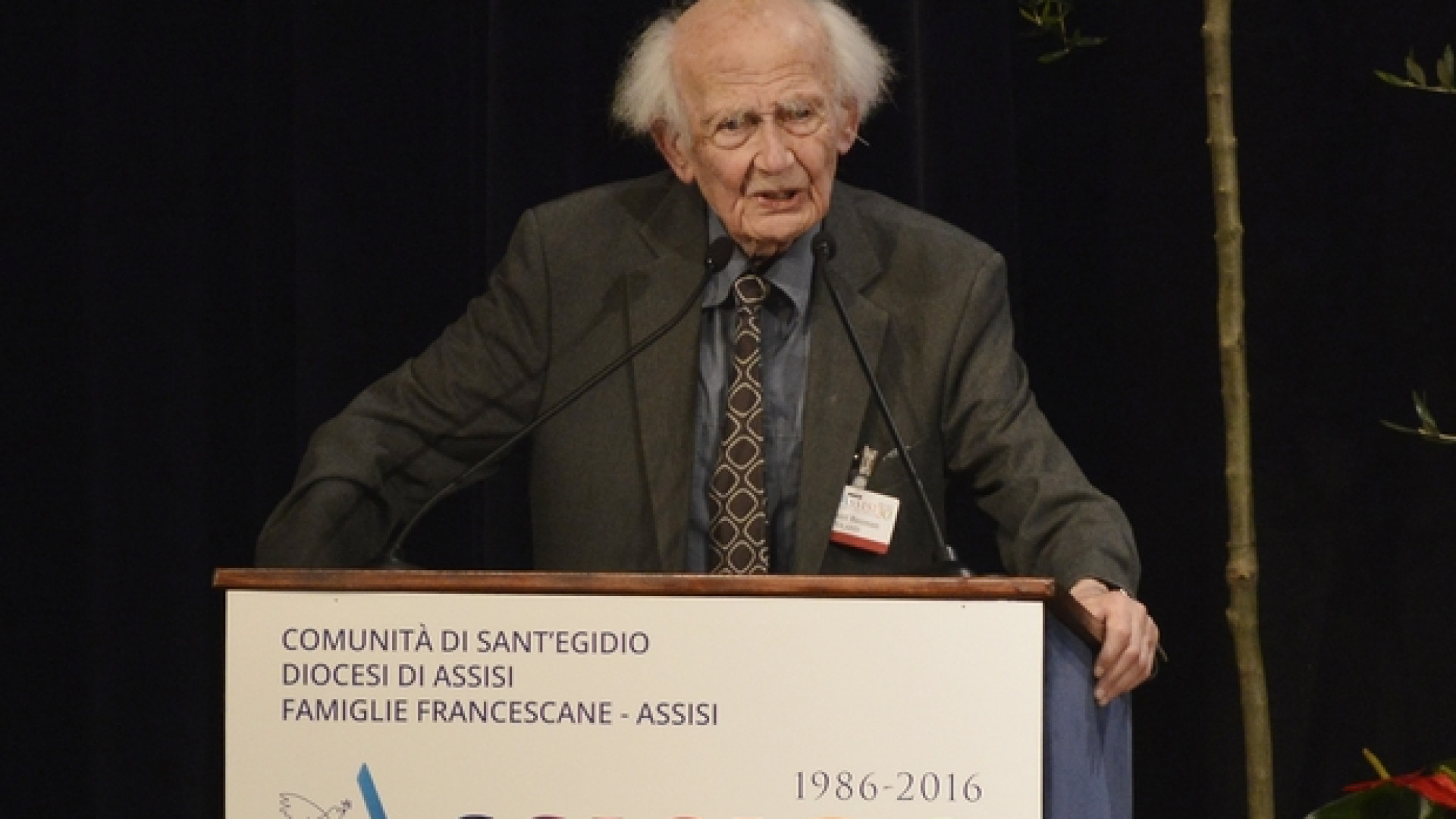 Immagine di Bauman a papa Francesco: «Sei la luce in fondo al tunnel»