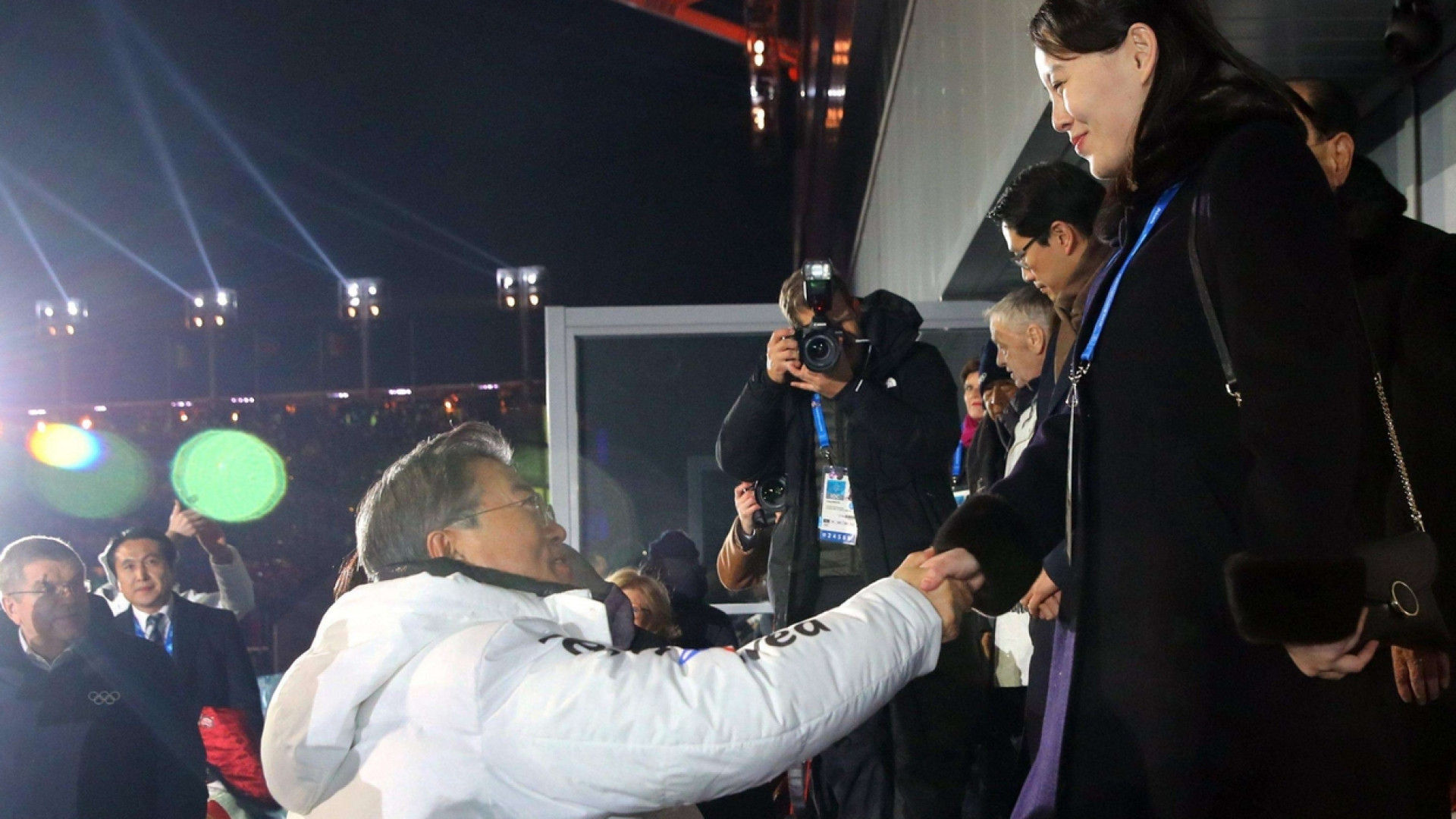 Immagine di Corea, Giochi al via (al gelo). Con storica stretta di mano