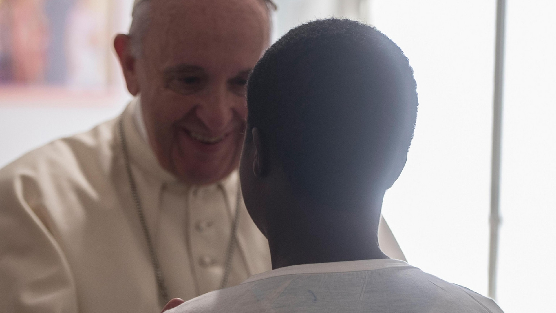 Immagine di Il Papa: «È complice la società che tollera la tratta a fini sessuali»