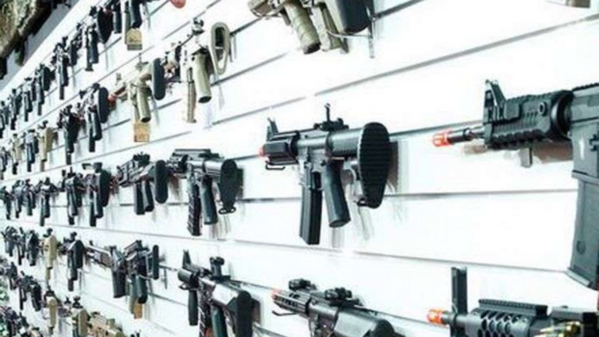 Immagine di «Ancora bambini alla fiera delle armi»